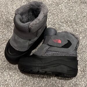 North face toddler snow boots. Size 6c